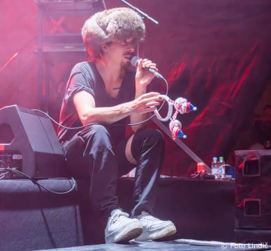 Včeraj je prvi koncert Pravljičnega Kamnik privabil število obiskovalcev (17)